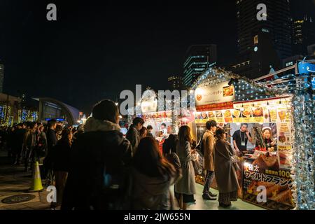 Osaka, Japan - Dez 24 2019 : Festival der Lichter in Osaka. Die Winterbeleuchtung Veranstaltungen, Midosuji Illumination, Hikari Renaissance. Beliebte Touri Stockfoto