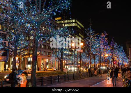 Osaka, Japan - Dez 24 2019 : Festival der Lichter in Osaka. Die Winterbeleuchtung Veranstaltungen, Midosuji Illumination, Hikari Renaissance. Beliebte Touri Stockfoto