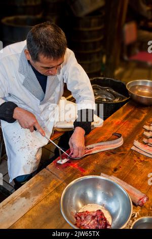 Aal zum Kochen vorbereiten Narita Japan 4 Stockfoto