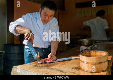 Aal wird für das Barschen vorbereitet Narita Japan Stockfoto