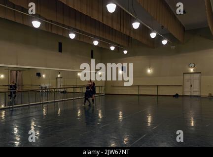 Probe im Tanzsaal des ukrainischen Nationaloper-Hauses Taras Schewtschenko in Kiew, Ukraine Stockfoto