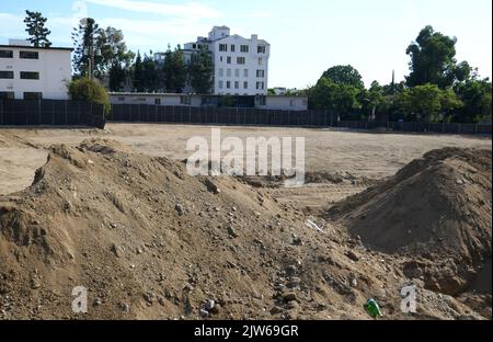 West Hollywood, California, USA 3. September 2022 Eine allgemeine Sicht auf die Atmosphäre ehemaliger Standort des Garden of Allah Hotels, zu dessen Gästen Lauren Bacall, Humphrey Bogart, Gary Cooper, Joan Crawford, Marlene Dietrich, Errol Flynn, Greta Garbo, Buster Keaton, Groucho Marx, Ramon Novarro, Tyrone Power, Ronald Reagan, Frank Sinatra, Barbara Stanwyke, Orson Welles, Und mehr unter 8152 Sunset Blvd am 3. September 2022 in West Hollywood, Kalifornien, USA. Foto von Barry King/Alamy Stockfoto Stockfoto
