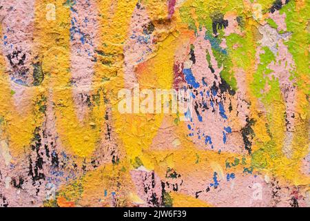 Wand mit abblätternder Farbe und Putz. Urban, Straße, bunt abstrakter Hintergrund. Hochwertige Fotos Stockfoto