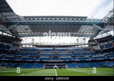 Gesamtansicht des Santiago Bernabeu Stadions während der spanischen Meisterschaft La Liga Fußballspiel zwischen Real Madrid und Real Betis am 3. September 2022 im Santiago Bernabeu Stadion in Madrid, Spanien - Foto Alvaro Medanda / DPPI Stockfoto