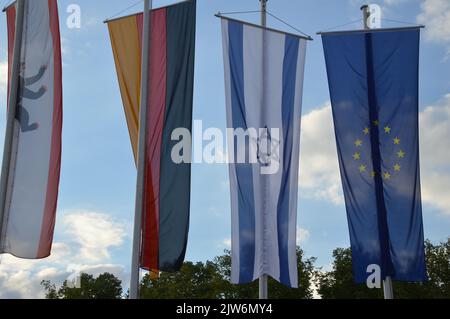 Berlin, Deutschland - 3. September 2022 - israelische Flaggen fliegen in der Innenstadt von Berlin wegen des offiziellen Besuches des israelischen Präsidenten Isaac Herzog in Deutschland. (Foto von Markku Rainer Peltonen) Stockfoto