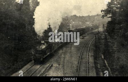 Bild vom Start des Oldenzaals/Zutphen - Zandvoort aan Zee von Baarn, mit zwei Dampflokomotiven. Stockfoto