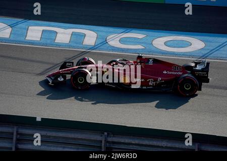 Zandvoort, Niederlande. 02. September 2022. Motorsport: Formel-1-Weltmeisterschaft, Großer Preis Der Niederlande, Freies Training. Charles Leclerc aus Monaco vom Ferrari-Team ist in Zandvoort auf Kurs. Kredit: Hasan Bratic/dpa/Alamy Live Nachrichten Stockfoto