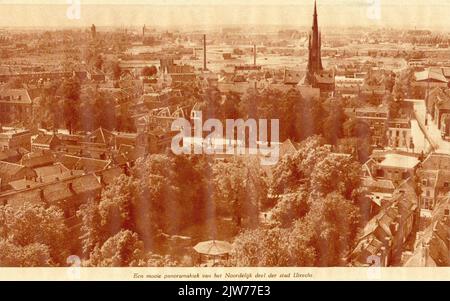 Überblick über den nordwestlichen Teil des Stadtzentrums von Utrecht, vom Turm des Jacobikerk (Jacobskerkhof). Im Vordergrund der Oranjark. Rechts im Hintergrund der Turm der St. Monica Kirche am Herenweg. Stockfoto