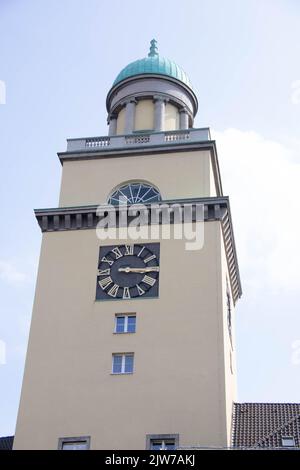 Weiß getünchtes Rathaus Witten mit Turm Stockfoto