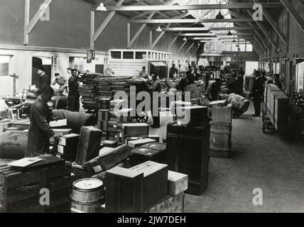 Innenraum des Warenschuhs von Van Gend & Loos am Stationsplein in Utrecht. Stockfoto