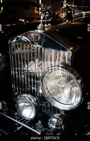 Klassischer Rolls-Royce-Frontgrill und Scheinwerfer Stockfoto