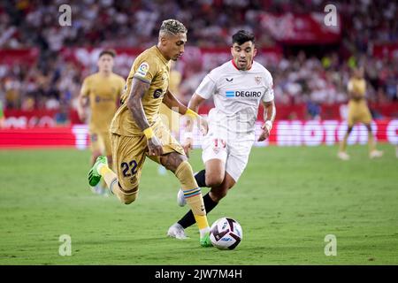 Sevilla, Spanien. 03. September 2022. Raphinha (22) des FC Barcelona beim LaLiga Santander-Spiel zwischen dem FC Sevilla und dem FC Barcelona im Estadio Ramon Sanchez Pizjuan in Sevilla. (Foto: Gonzales Photo/Alamy Live News Stockfoto