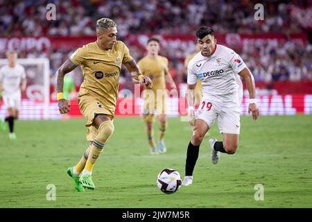 Sevilla, Spanien. 03. September 2022. Raphinha (22) des FC Barcelona beim LaLiga Santander-Spiel zwischen dem FC Sevilla und dem FC Barcelona im Estadio Ramon Sanchez Pizjuan in Sevilla. (Foto: Gonzales Photo/Alamy Live News Stockfoto