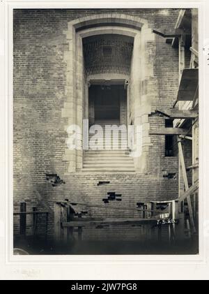 Blick auf den Bisschopstrap im Domturm (Domplein) in Utrecht, nach der Restaurierung. Stockfoto