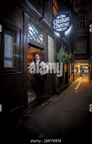 Der Ye Olde-Käsekneipe in London, England Stockfoto