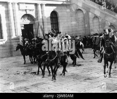 DOUGLAS FAIRBANKS Sr. Als D'Artagnan in DER EISERNEN MASKE 1929 verfilmt Regisseur ALLAN DWAN den Stummfilm Alexandre Dumas pere mit sprechender Sequenz, Musikpartitur und Soundeffekten Elton Corporation / United Artists Stockfoto