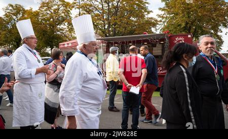 Saint-Maur-des-Fosses, Frankreich - 11. September 2021: Berühmte französische Köche besuchen jedes Jahr das Food Trucks Festival. Stockfoto