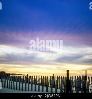 New York, 1980s, Holzpfähenzäune am Strand, Sonnenuntergang, The Hamptons, Long Island, New York State, NY, USA, Stockfoto