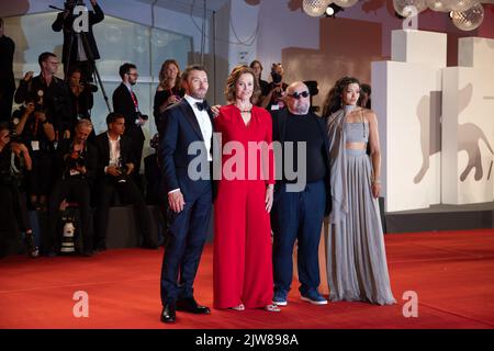 Der australische Schauspieler Joel Edgerton, die US-Schauspielerin Sigourney Weaver, der US-Regisseur und Drehbuchautor Paul Schrader und die US-Schauspielerin Quintessa Swindell kommen in SE an Stockfoto