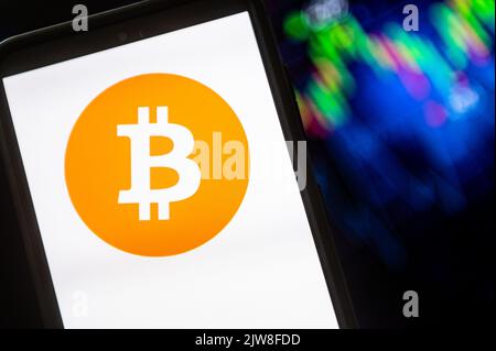 In dieser Abbildung wird ein Bitcoin-Logo auf einem Smartphone angezeigt. (Foto von Mateusz Slodkowski / SOPA Images/Sipa USA) Stockfoto