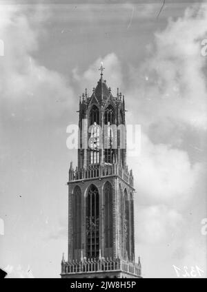 Blick auf den oberen Teil des Domturms (Domplein) in Utrecht. Stockfoto