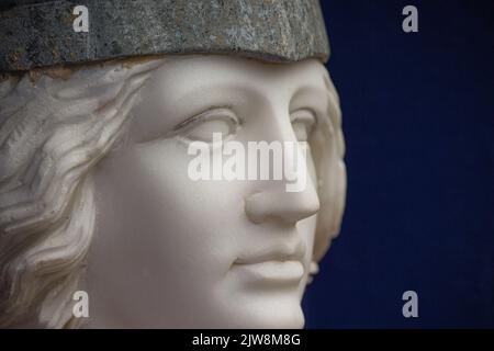 Eine Nahaufnahme eines Gesichts einer Marmorstatue Stockfoto