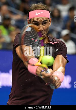 Queens, NY, USA. 3. September 2022. **KEINE NY-ZEITUNGEN**: Rafael Nadal gegen Richard Gasquet während der US Open 2022 im USTA Billie Jean King National Tennis Center am 3. September 2022 in Queens, New York City. Kredit: Mpi04/Media Punch/Alamy Live Nachrichten Stockfoto