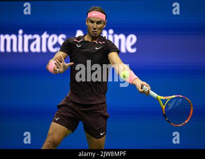 Queens, NY, USA. 3. September 2022. **KEINE NY-ZEITUNGEN**: Rafael Nadal gegen Richard Gasquet während der US Open 2022 im USTA Billie Jean King National Tennis Center am 3. September 2022 in Queens, New York City. Kredit: Mpi04/Media Punch/Alamy Live Nachrichten Stockfoto