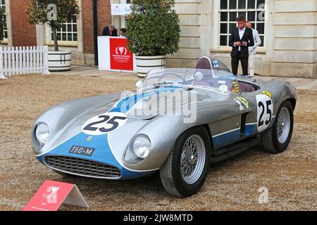 Ferrari 750 Monza (1955). Concours of Elegance 2022, Hampton Court Palace, London, Großbritannien, Europa Stockfoto