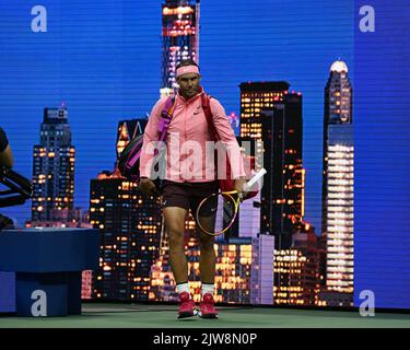 Queens, NY, USA. 3. September 2022. **KEINE NY-ZEITUNGEN**: Rafael Nadal gegen Richard Gasquet während der US Open 2022 im USTA Billie Jean King National Tennis Center am 3. September 2022 in Queens, New York City. Kredit: Mpi04/Media Punch/Alamy Live Nachrichten Stockfoto