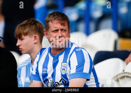 Huddersfield, Großbritannien. 04. September 2022. Fan von Huddersfield Town während des Sky Bet Championship-Spiels Huddersfield Town gegen Blackpool im John Smith's Stadium, Huddersfield, Großbritannien, 4.. September 2022 (Foto von Ben Early/News Images) in Huddersfield, Großbritannien am 9/4/2022. (Foto von Ben Early/News Images/Sipa USA) Quelle: SIPA USA/Alamy Live News Stockfoto