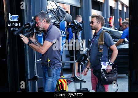 Canal+ TV bei der Arbeit während der Formel 1 Heineken Dutch Grand Prix 2022, 15. Runde der FIA Formel 1 Weltmeisterschaft 2022 vom 2. Bis 4. September 2022 auf dem Zandvoort Circuit, in den Niederlanden, Belgien - Foto: Florent Gooden / Dppi/DPPI/LiveMedia Stockfoto