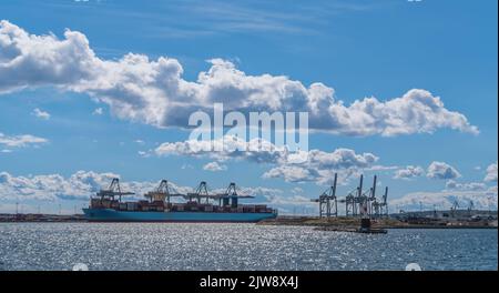 Industriekrane im Hafen von Aarhus in Dänemark Stockfoto