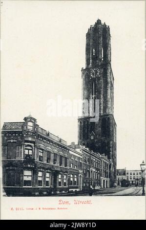 Blick auf den Domplein in Utrecht mit dem Domturm im Hintergrund. Stockfoto