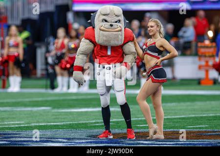 3. September 2022: Das Kick-fil-A Kickoff-Spiel mit den Georgia Bulldogs und den Oregon Ducks, gespielt im Mercedes Benz Stadium in Atlanta, Georgia. Georgien besiegt Oregon 49-3. Cecil Copeland/CSM Stockfoto