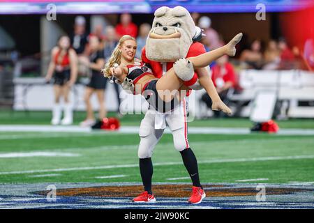 3. September 2022: Das Kick-fil-A Kickoff-Spiel mit den Georgia Bulldogs und den Oregon Ducks, gespielt im Mercedes Benz Stadium in Atlanta, Georgia. Georgien besiegt Oregon 49-3. Cecil Copeland/CSM Stockfoto