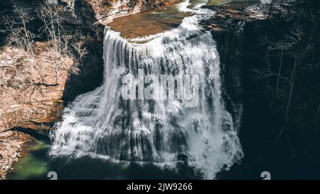 Die Burgess Falls, ein Wasserfall auf dem Falling Water River in Putnam, Tennessee, USA. Stockfoto