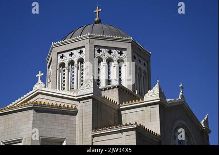 Außenansicht der Metropolitan Cathedral of the Annunciation die dreischiffige, gewölbte Basilika des Erzbistums Athen und ganz Griechenland. Stockfoto
