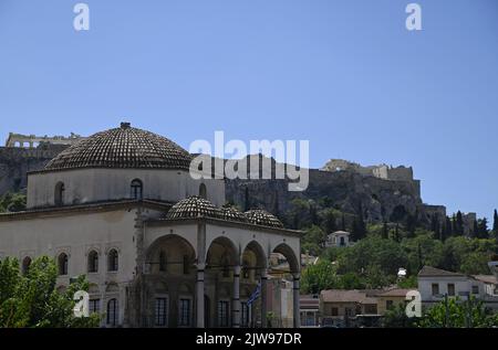 Malerische Außenansicht der Tzistarakis Moschee eine historische osmanische Moschee, die heute als Museum für griechische Volkskunst in Monastiraki, Athen, Griechenland dient. Stockfoto