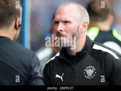 Huddersfield, Großbritannien. 4. September 2022. Michael Appleton Manager von Blackpool während des Sky Bet Championship-Spiels im John Smith's Stadium, Huddersfield. Bildnachweis sollte lauten: Lexy Ilsley/Sportimage Kredit: Sportimage/Alamy Live News Stockfoto