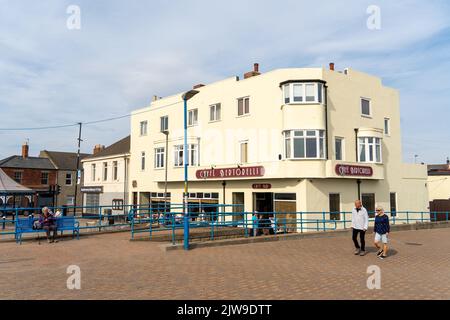 Caffe Bertorelli 1930s Italienisches Café in der Stadt Newbiggin by the Sea, Northumberland, Großbritannien. Stockfoto