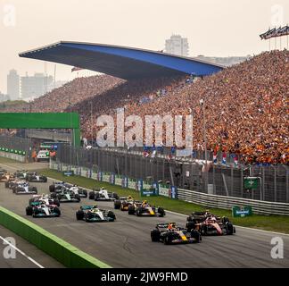 Zandvoort, Niederlande. 04. September 2022. ZANDVOORT - der Start des Großen Preises der Niederlande F1 auf dem Circuit of Zandvoort am 4. September 2022 in Zandvoort, Niederlande. REMKO DE WAAL Kredit: ANP/Alamy Live News Stockfoto