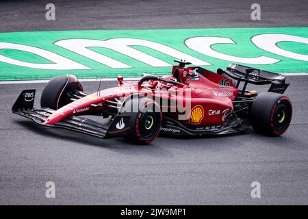 Zandvoort, Niederlande. 04. September 2022. ZANDVOORT, NIEDERLANDE - 4. SEPTEMBER: Charles Leclerc aus Monaco und Ferrari während des Großen Preises der Formel 1 in der niederländischen Meisterschaft in Cicuit Zandvoort am 4. September 2022 in Zandvoort, Niederlande (Foto von Marcel ter Bals/Orange Picics) Credit: Orange Pics BV/Alamy Live News Stockfoto