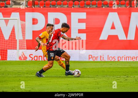 MALLORCA, SPANIEN - 3. SEPTEMBER: Antonio Sanchez von RCD Mallorca während des Spiels zwischen RCD Mallorca und Girona CF von La Liga Santander am 3. September 2022 im Visit Mallorca Stadium Son Moix in Mallorca, Spanien. (Foto von Samuel Carreño/ PX Images) Stockfoto