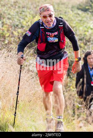 Läufer und Wanderer starten die South Coast Challenge bei für ihre ausgewählten Wohltätigkeitsorganisationen. Jeder Teilnehmer muss entweder eine 100km, 57km, 43km absolvieren. Stockfoto