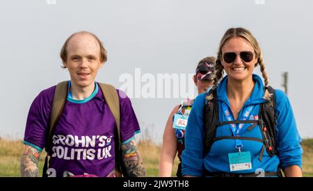 Läufer und Wanderer starten die South Coast Challenge bei für ihre ausgewählten Wohltätigkeitsorganisationen. Jeder Teilnehmer muss entweder eine 100km, 57km, 43km absolvieren. Stockfoto