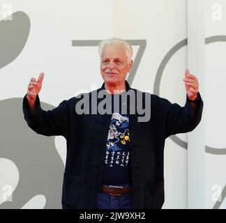 Italien, Lido di Venezia, 04. September 2022: Schauspieler Michele Placido besucht den roten Teppich „Ti Mangio il cuore“ beim Internationalen Filmfestival Venedig 79. am 04. September 2022 in Venedig, Italien. Foto © Ottavia Da Re/Sintesi/Alamy Live News Stockfoto