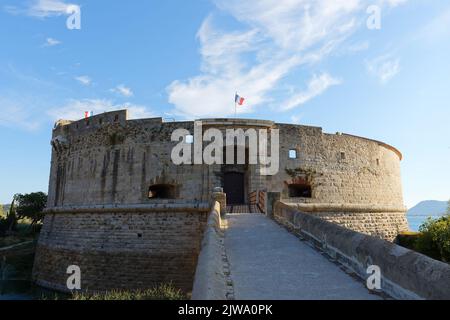 Der Turm der Königlichen Tour ist eine Festung, die zum Schutz des Marinehafens von Toulon gebaut wurde. Frankreich Stockfoto