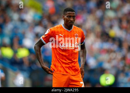 Huddersfield, Großbritannien. 04. September 2022. Marvin Ekpiteta #21 von Blackpool während des Sky Bet Championship-Spiels Huddersfield Town gegen Blackpool im John Smith's Stadium, Huddersfield, Großbritannien, 4.. September 2022 (Foto von Ben Early/News Images) in Huddersfield, Großbritannien am 9/4/2022. (Foto von Ben Early/News Images/Sipa USA) Quelle: SIPA USA/Alamy Live News Stockfoto