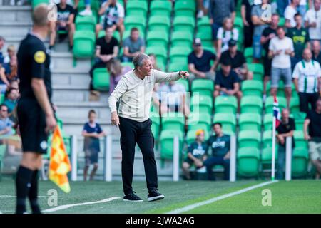 GRONINGEN - FC Groningen Trainer Frank Wormuth während des niederländischen Eredivisie-Spiels zwischen dem FC Groningen und Vitesse im Euroborg-Stadion am 4. September 2022 in Groningen, Niederlande. ANP COR LASKER Stockfoto